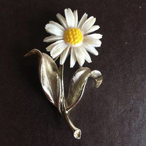 Vintage Sarah Coventry Daisy Brooch Pin